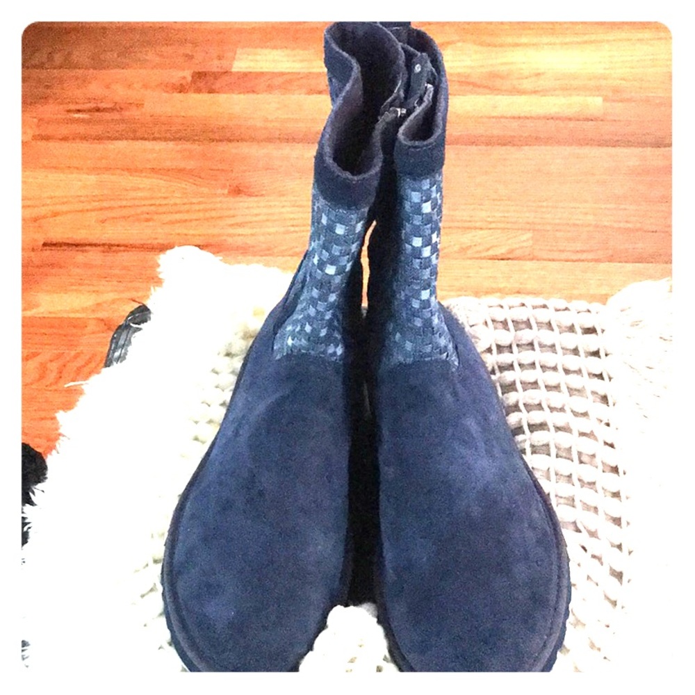 UlGG   Boots
